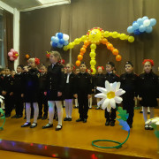Сегодня праздник мамы мы празднуем с успехом....