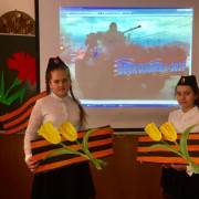 И в бухте Цемесса бескозырка опять плывёт…
