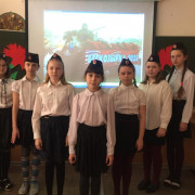 И в бухте Цемесса бескозырка опять плывёт…