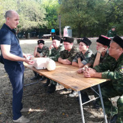 Казачья молодежь на военно-полевом сборе казаков