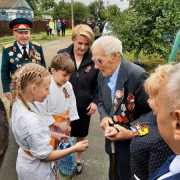 Казаки и казачата поздравили с Днем Победы ветеранов района