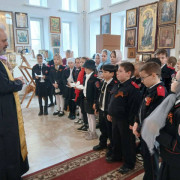 Казачата посетили Крестовоздвиженский храм