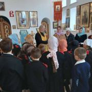 Казачата посетили Крестовоздвиженский храм