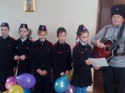 Казачата поздравили учителя с юбилеем