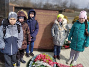 Казачата посетили мемориальный комплекс в селе Новомихайловском.