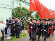 Казаки и казачата поздравили с Днем Победы ветеранов района